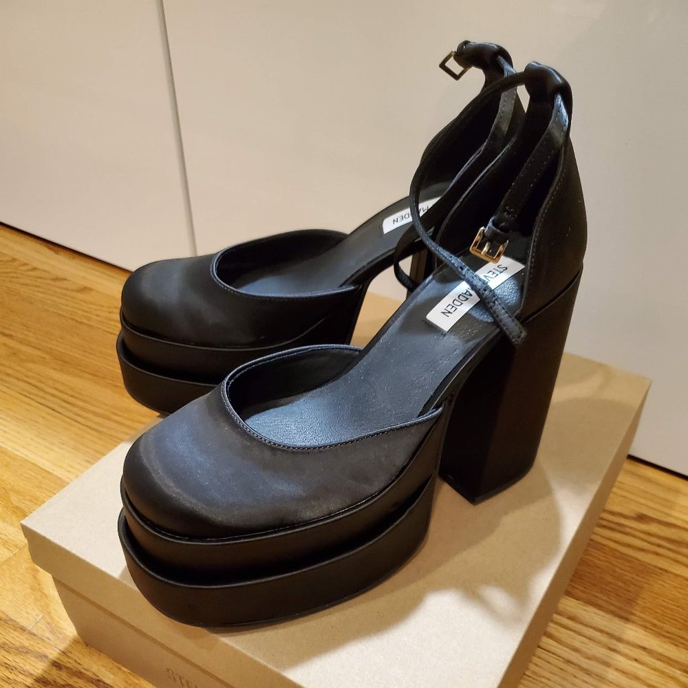 Steve Madden Charlize Satin Black Pumps!